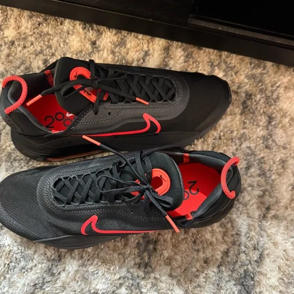 NEW Nike Men's Air Max 2090 Running Shoes 13 M Black Radiant Red CT1803-002