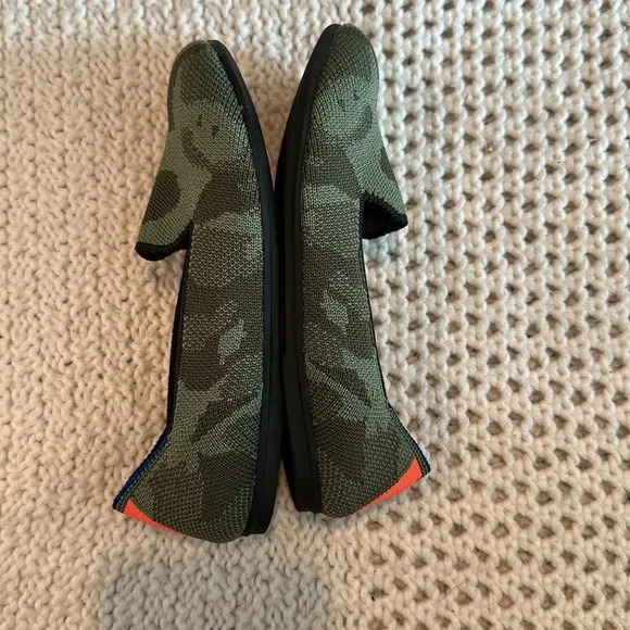 New Rothy's Kids Camouflage Slip-On Shoes size 1