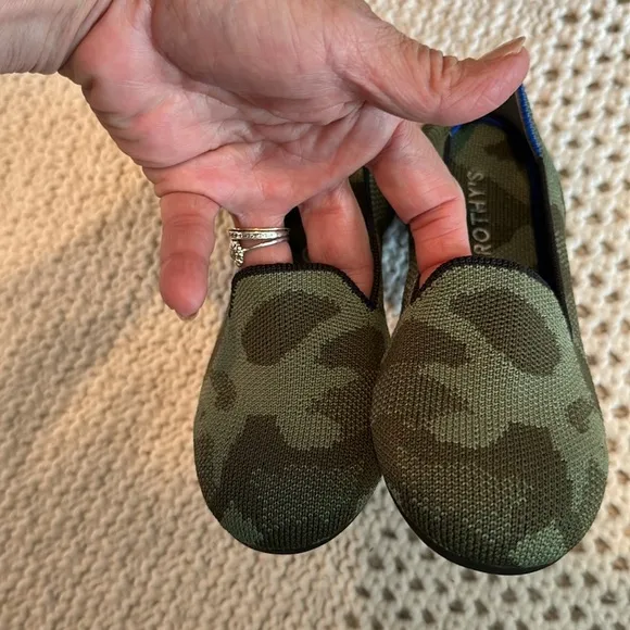 New Rothy's Kids Camouflage Slip-On Shoes size 1