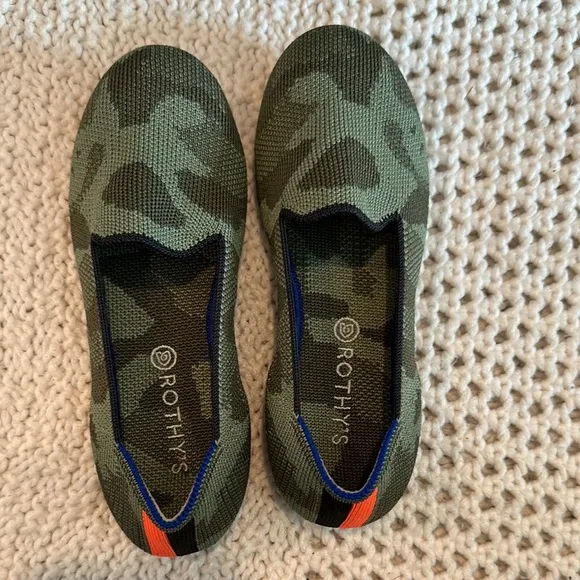 New Rothy's Kids Camouflage Slip-On Shoes size 1