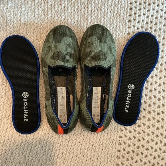 New Rothy's Kids Camouflage Slip-On Shoes size 1