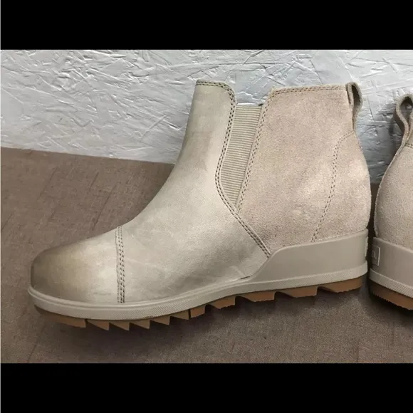 NEW! SOREL Evie Pull-On Sz 6.5 Omega Taupe Waterproof Leather &amp; Suede Ankle Boot