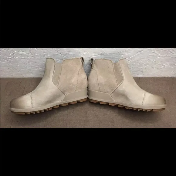 NEW! SOREL Evie Pull-On Sz 6.5 Omega Taupe Waterproof Leather &amp; Suede Ankle Boot