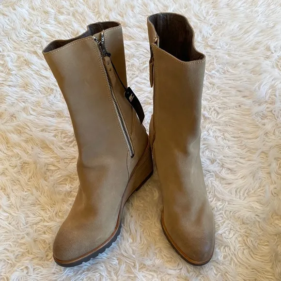 New Sorel tan suede leather After Hours Mid boot 10.5