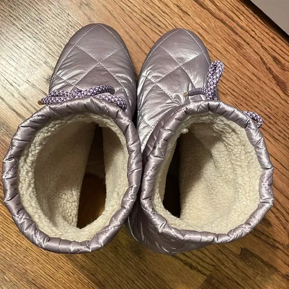 NEW! Super cool, fun, funky feminine Sezane winter wonderland boots 38 💕