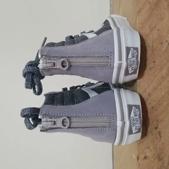 NEW! Vans Kids Glitter High-Top Sneakers - Gray
