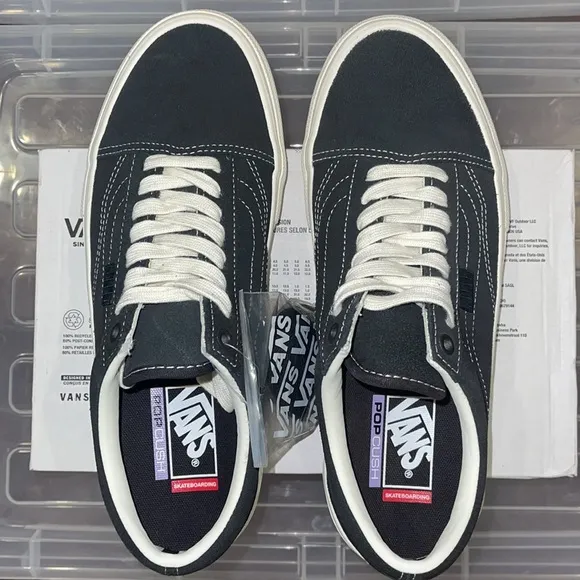 New VANS Skate Old Skool in Raven / Marshmallow