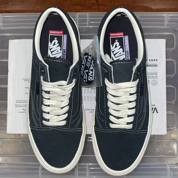 New VANS Skate Old Skool in Raven / Marshmallow