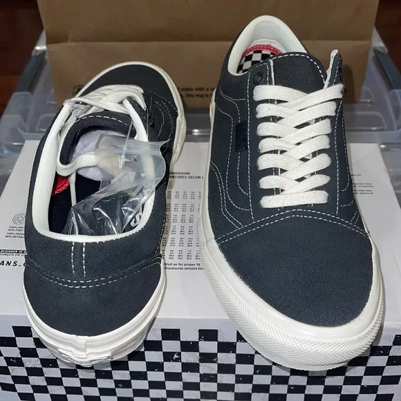 New VANS Skate Old Skool in Raven / Marshmallow