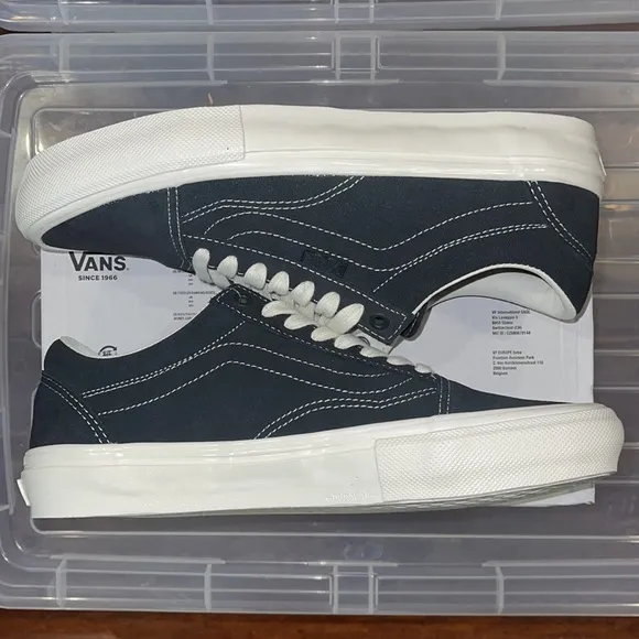 New VANS Skate Old Skool in Raven / Marshmallow
