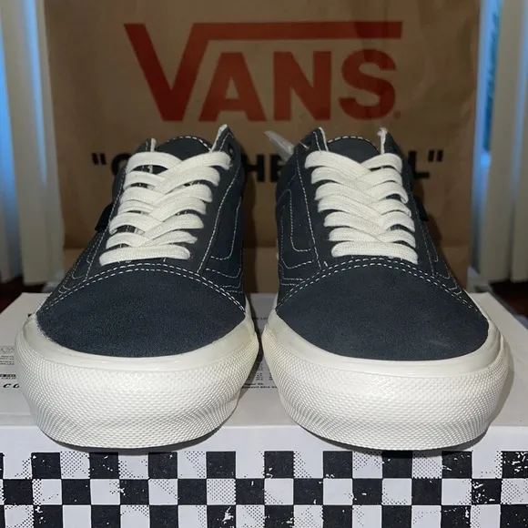 New VANS Skate Old Skool in Raven / Marshmallow