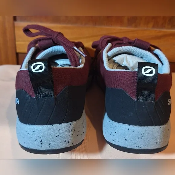NIB NWOT SCARPA &quot;Spirit&quot; climbing shoes Size 7 1/2 USm, Size 8 1/2 USw