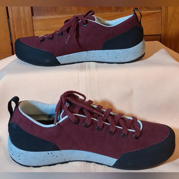 NIB NWOT SCARPA &quot;Spirit&quot; climbing shoes Size 7 1/2 USm, Size 8 1/2 USw