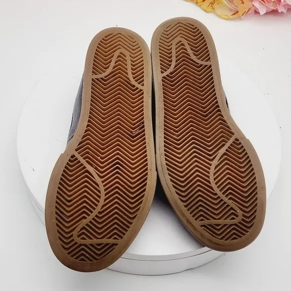 Nike 729826 007 Gray SB Clutch Shoes Size 5Y
