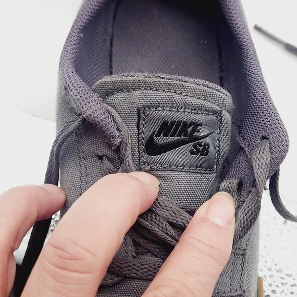 Nike 729826 007 Gray SB Clutch Shoes Size 5Y
