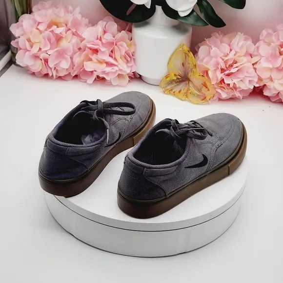 Nike 729826 007 Gray SB Clutch Shoes Size 5Y