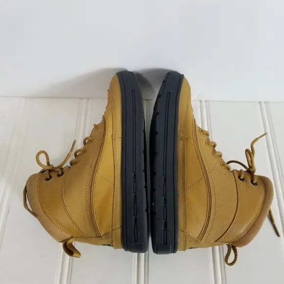 Nike ACG Sneaker Boots Youth Woodside 2 High Top Leather Lug Sole Shoes Size 5