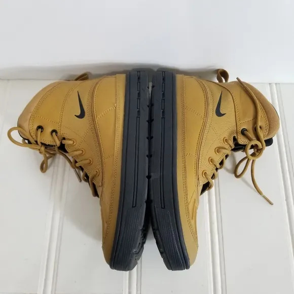 Nike ACG Sneaker Boots Youth Woodside 2 High Top Leather Lug Sole Shoes Size 5