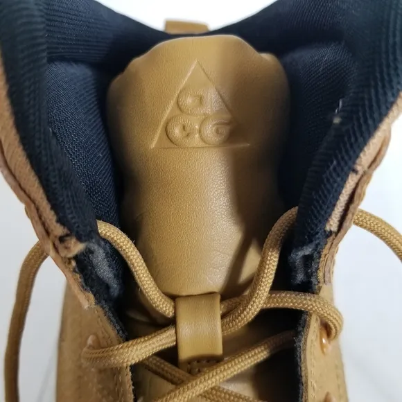 Nike ACG Sneaker Boots Youth Woodside 2 High Top Leather Lug Sole Shoes Size 5