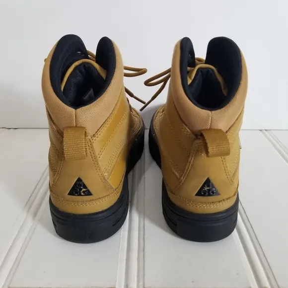 Nike ACG Sneaker Boots Youth Woodside 2 High Top Leather Lug Sole Shoes Size 5