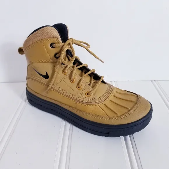 Nike ACG Sneaker Boots Youth Woodside 2 High Top Leather Lug Sole Shoes Size 5