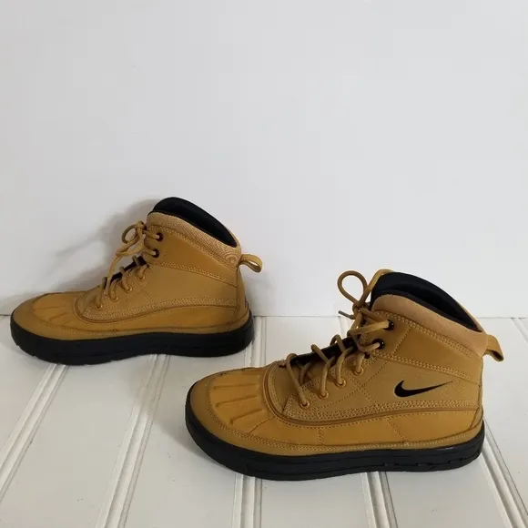 Nike ACG Sneaker Boots Youth Woodside 2 High Top Leather Lug Sole Shoes Size 5