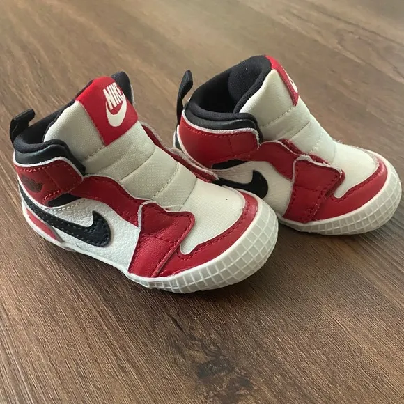 Nike Air Jordan 1 Crib Bootie High Top Sneakers Red Black White Size 3C