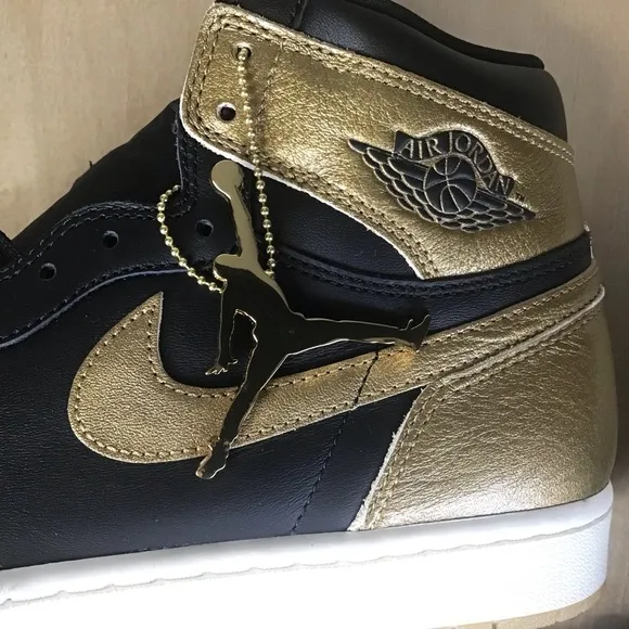 Nike Air Jordan 1 Retro OG High Black Gold Basketball Sneakers Size 10.5 DZ5485