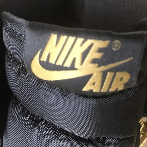 Nike Air Jordan 1 Retro OG High Black Gold Basketball Sneakers Size 10.5 DZ5485