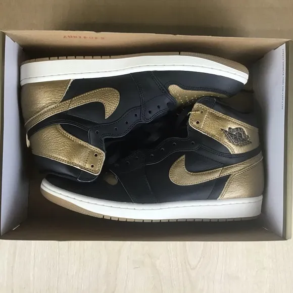 Nike Air Jordan 1 Retro OG High Black Gold Basketball Sneakers Size 10.5 DZ5485