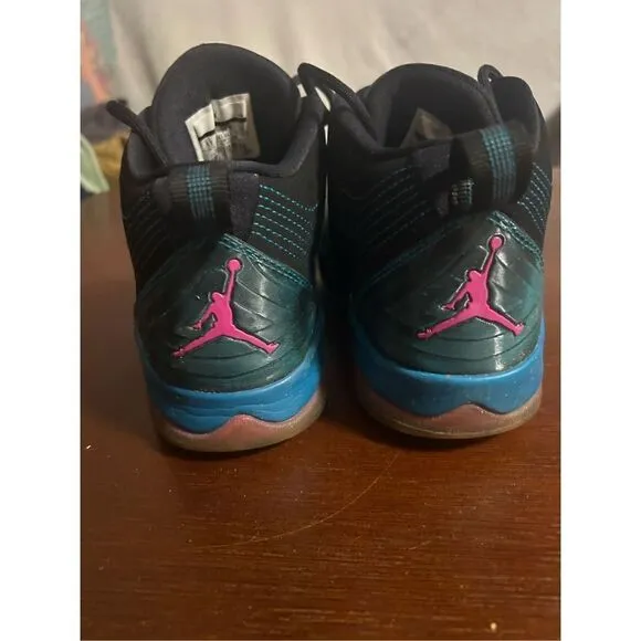 Nike Air Jordan Velocity high top basketball shoes size 6Y