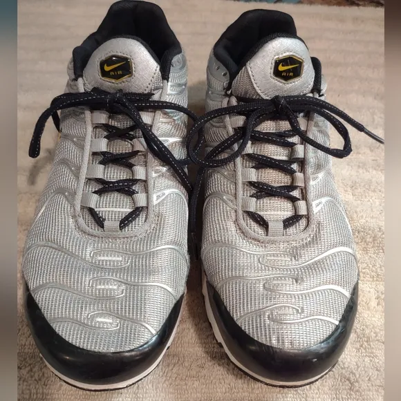 Nike Air Max Plus Sky Nike Metallic Silver/Speed Yellow Shoes Kids 7Y CW6010-001