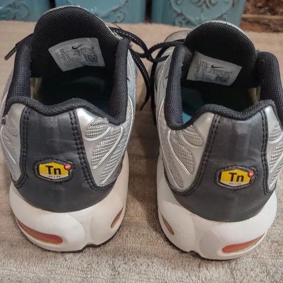 Nike Air Max Plus Sky Nike Metallic Silver/Speed Yellow Shoes Kids 7Y CW6010-001