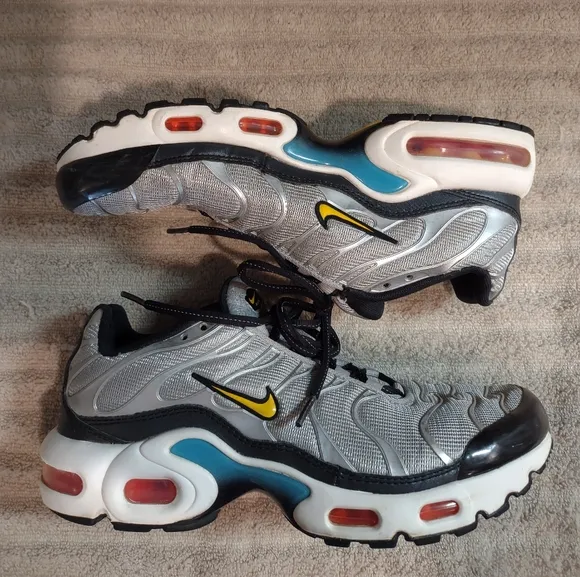 Nike Air Max Plus Sky Nike Metallic Silver/Speed Yellow Shoes Kids 7Y CW6010-001
