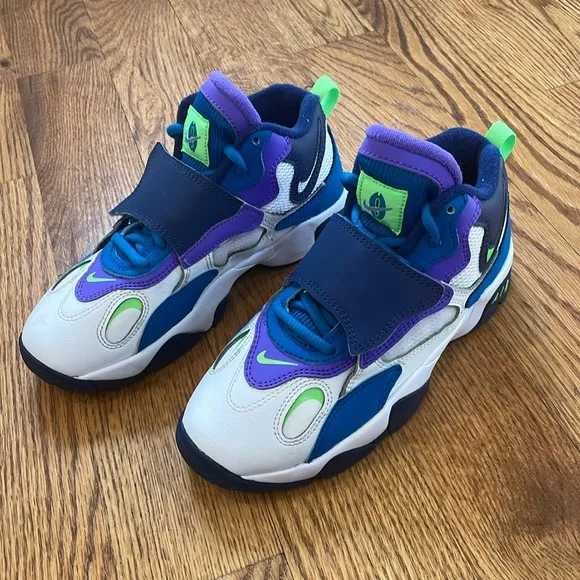 Nike Air Max Speed Turf Shoes/Sneakers In Blue Void. Size 4Y.