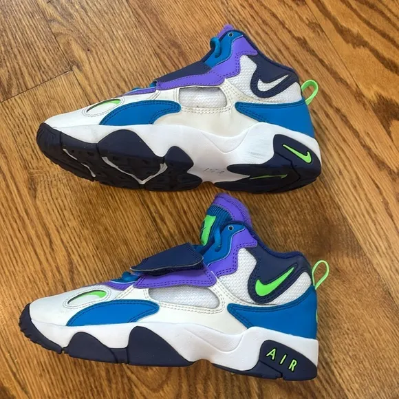 Nike Air Max Speed Turf Shoes/Sneakers In Blue Void. Size 4Y.