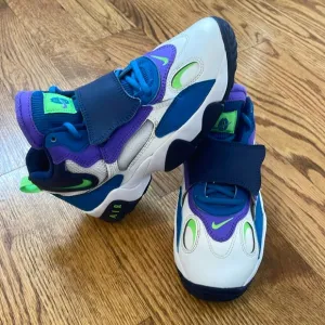 Nike Air Max Speed Turf Shoes/Sneakers In Blue Void. Size 4Y.