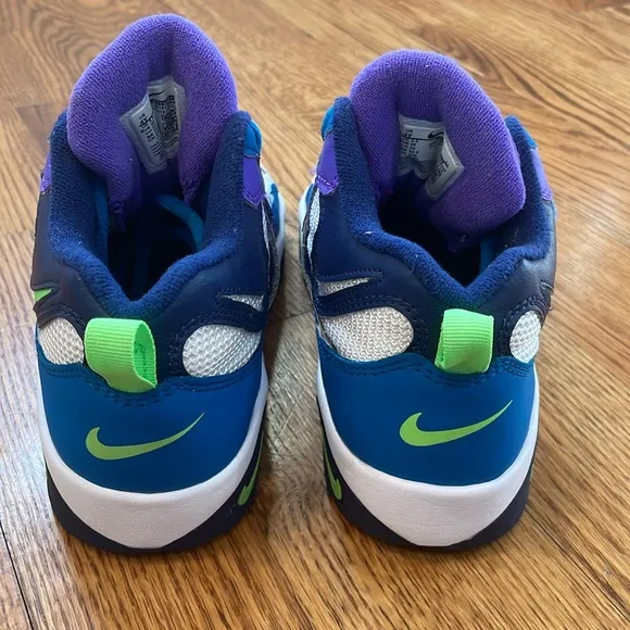 Nike Air Max Speed Turf Shoes/Sneakers In Blue Void. Size 4Y.