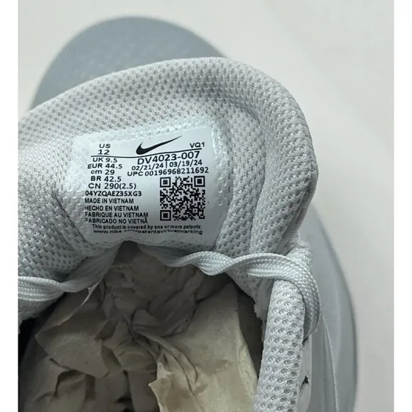 Nike Air Winflo 10 Womens Size 12 Gray White Running Shoes Sneakers DV4023-007