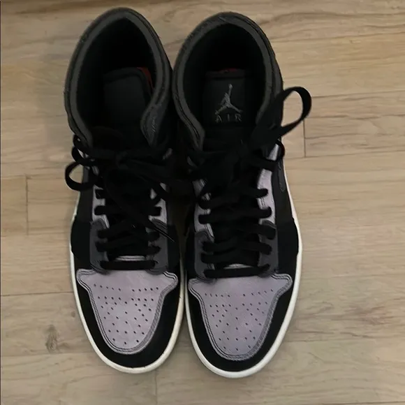 Nike Black and Gray Sneakers High-Top Style