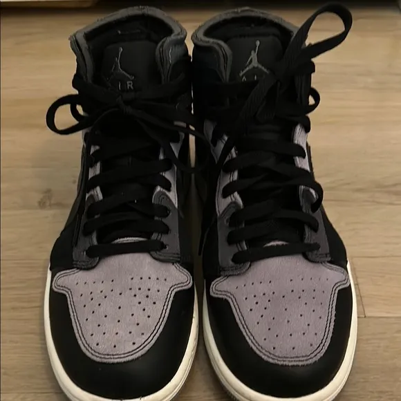 Nike Black and Gray Sneakers High-Top Style