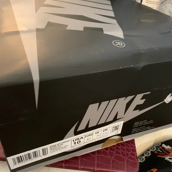 Nike Black and Silver Sneakers High-Top Design