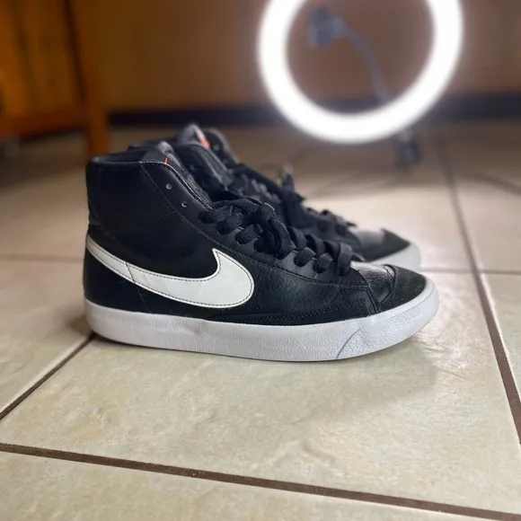 Nike Blazer Mid ‘77 Black White High Top Shoes GS Size 7Y DA4086 002