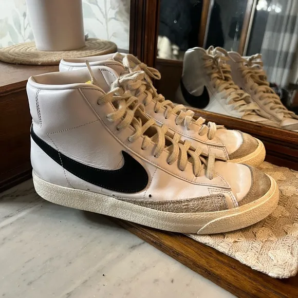 NIKE Blazer Mid' 77 High Top Sneakers Classic Black &amp; White Men's Size 10.5 EUC