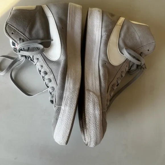 Nike Blazer Mid Top Tennis Shoes
