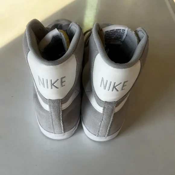 Nike Blazer Mid Top Tennis Shoes