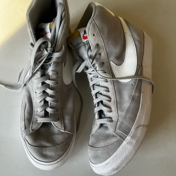 Nike Blazer Mid Top Tennis Shoes