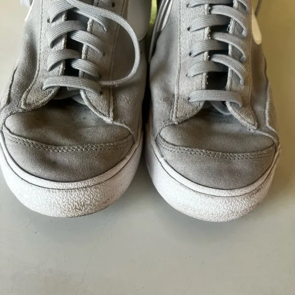 Nike Blazer Mid Top Tennis Shoes