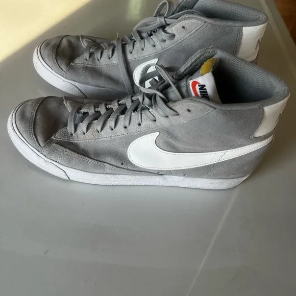 Nike Blazer Mid Top Tennis Shoes