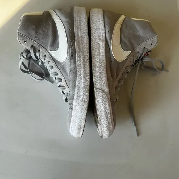Nike Blazer Mid Top Tennis Shoes
